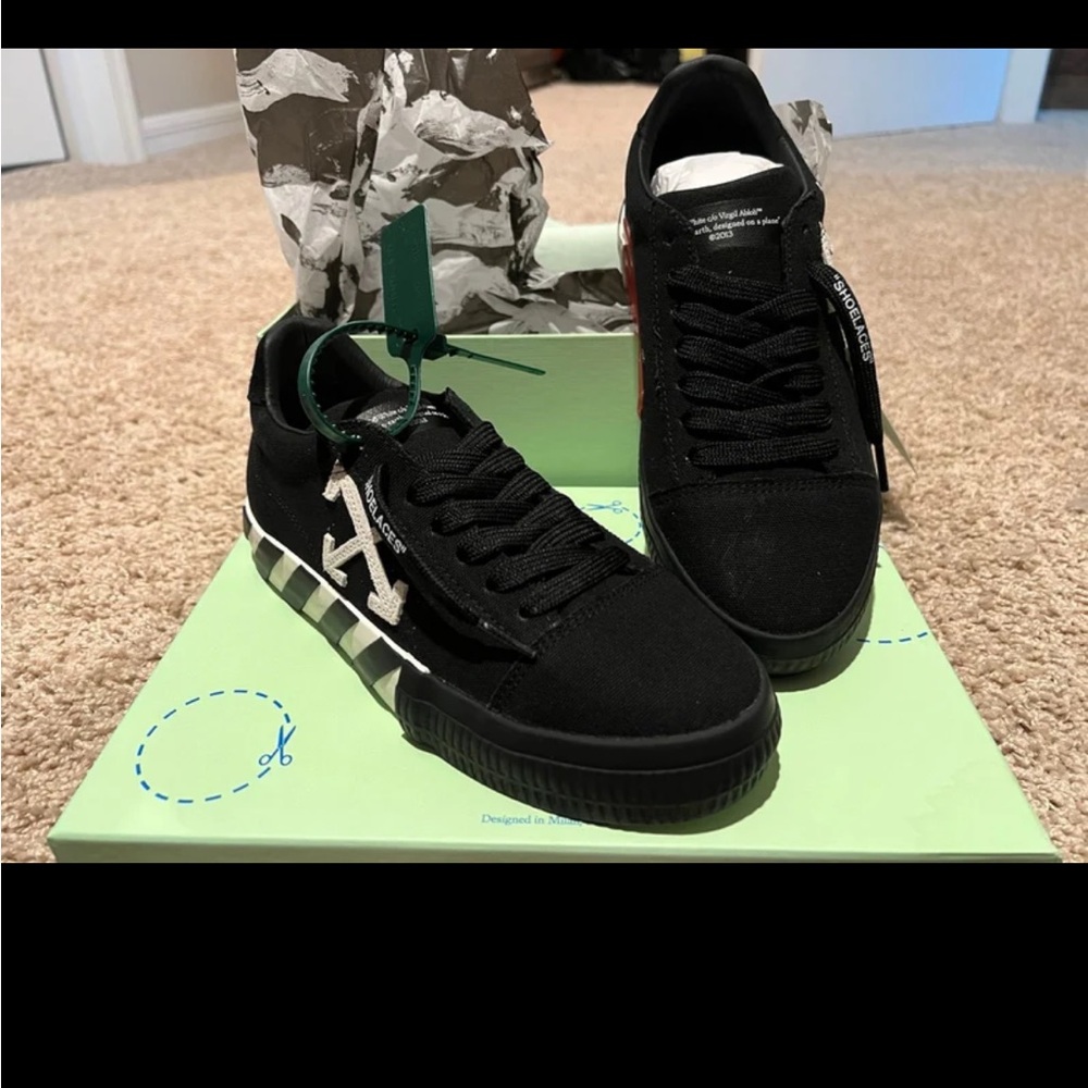 Off-White Black & White Low Vulcanized Sneakers like new size 38